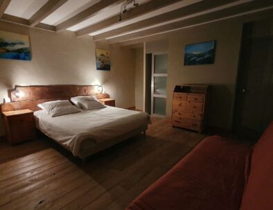 Suite parentale avec mobilier en bois